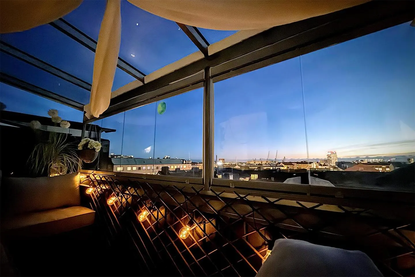 Central Skyroom - Sauna, Family-Friendly & City Skyline Views Helsinki