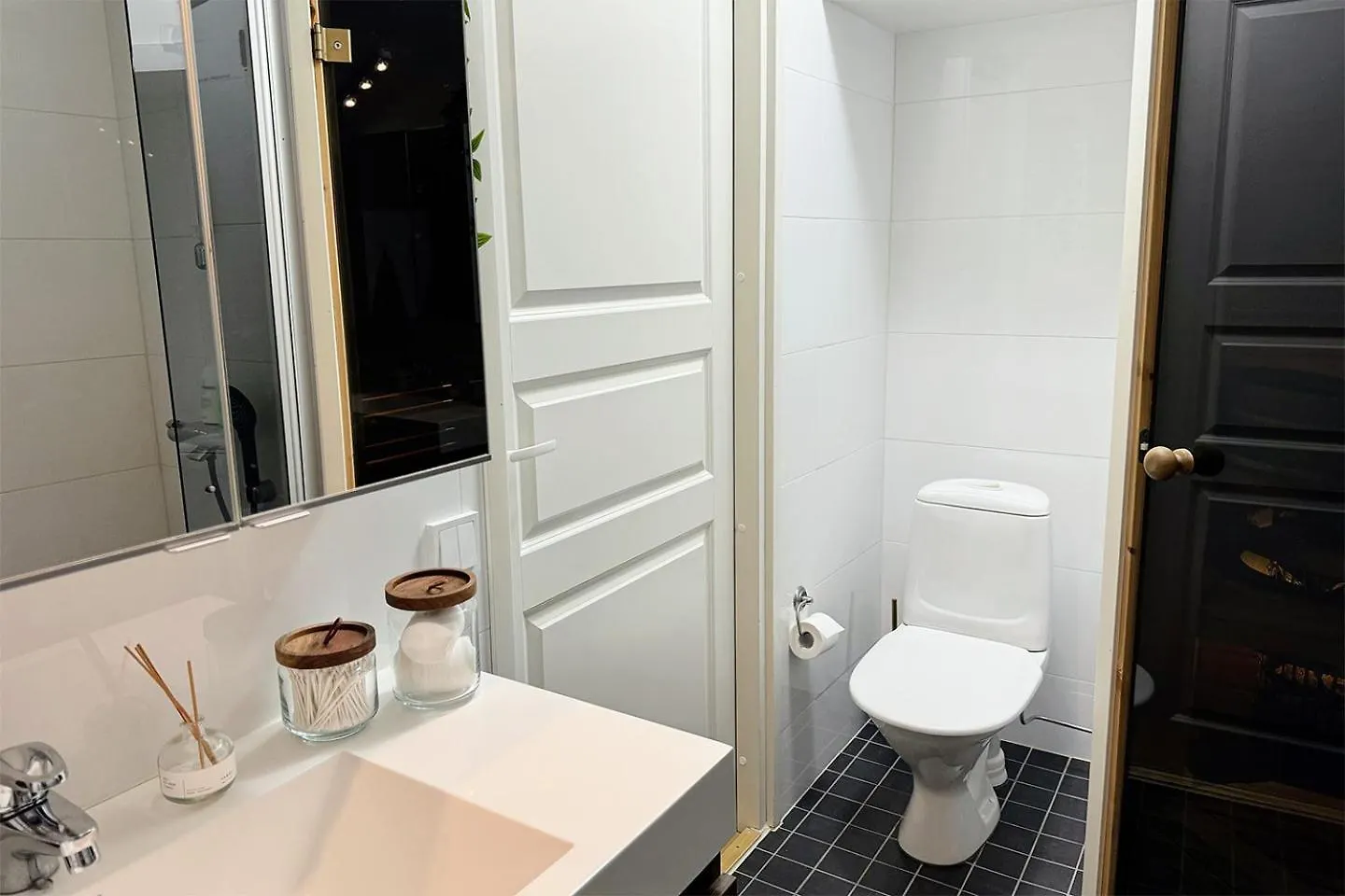 Central Skyroom - Sauna, Family-Friendly & City Skyline Views Helsinki Finland