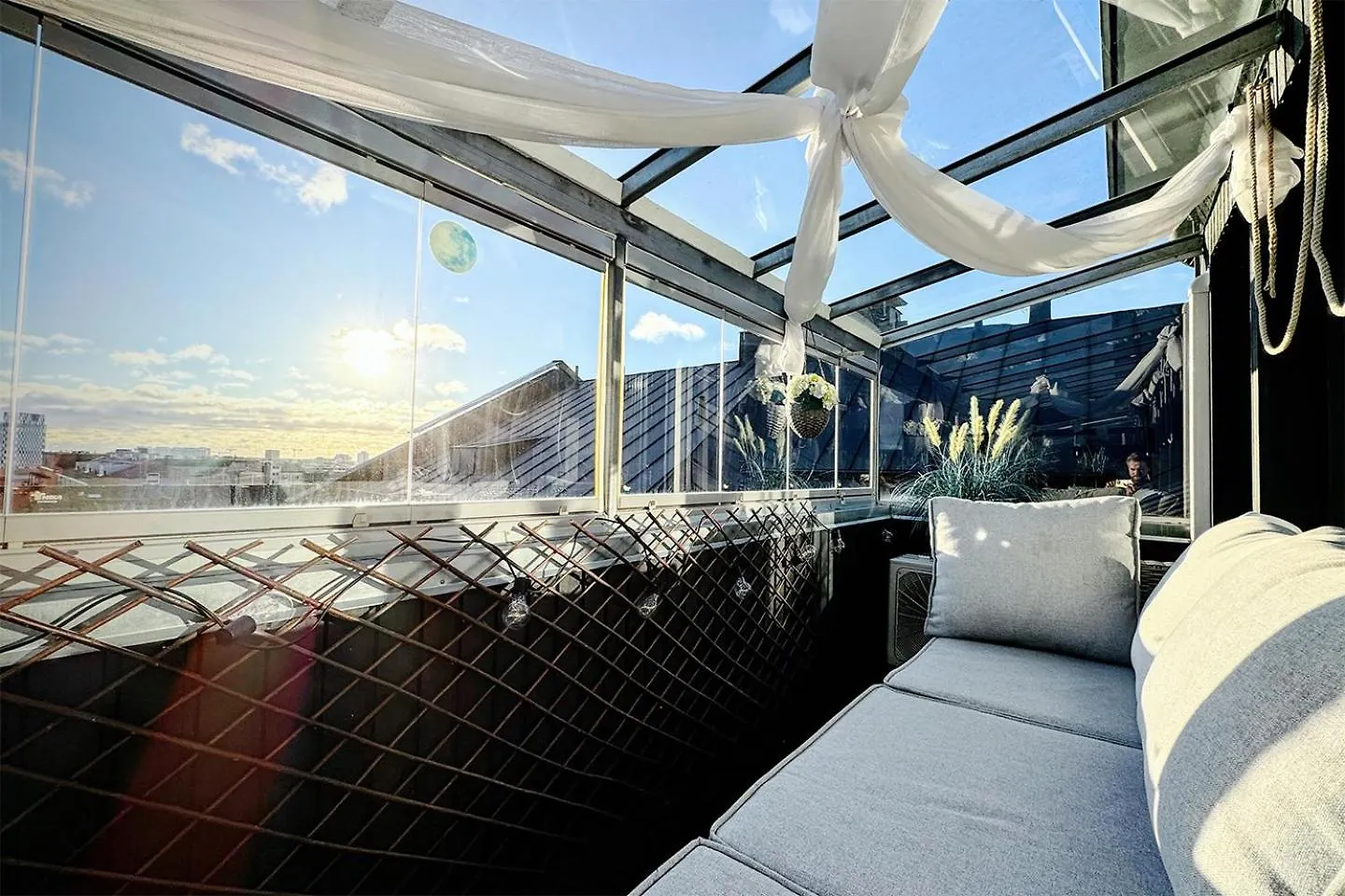 Central Skyroom - Sauna, Family-Friendly & City Skyline Views Helsinki Apartment